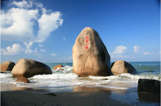 化身蓝海卫士，守护三亚海滨丨今年会环境首个“海域保洁”项目正式签约进场